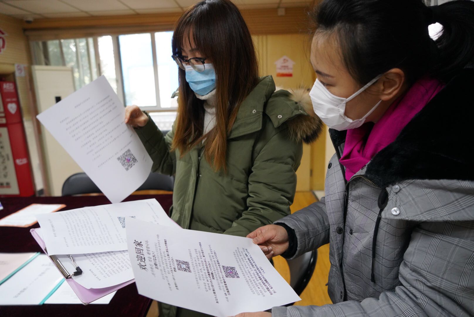 多語種防疫服務(wù)到位，陸家嘴街道的外國人不再為外賣發(fā)愁